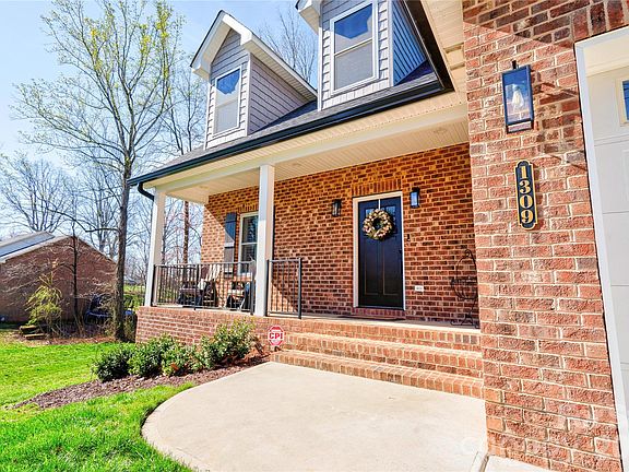 2nd image of 1309 Oak Canopy Rd