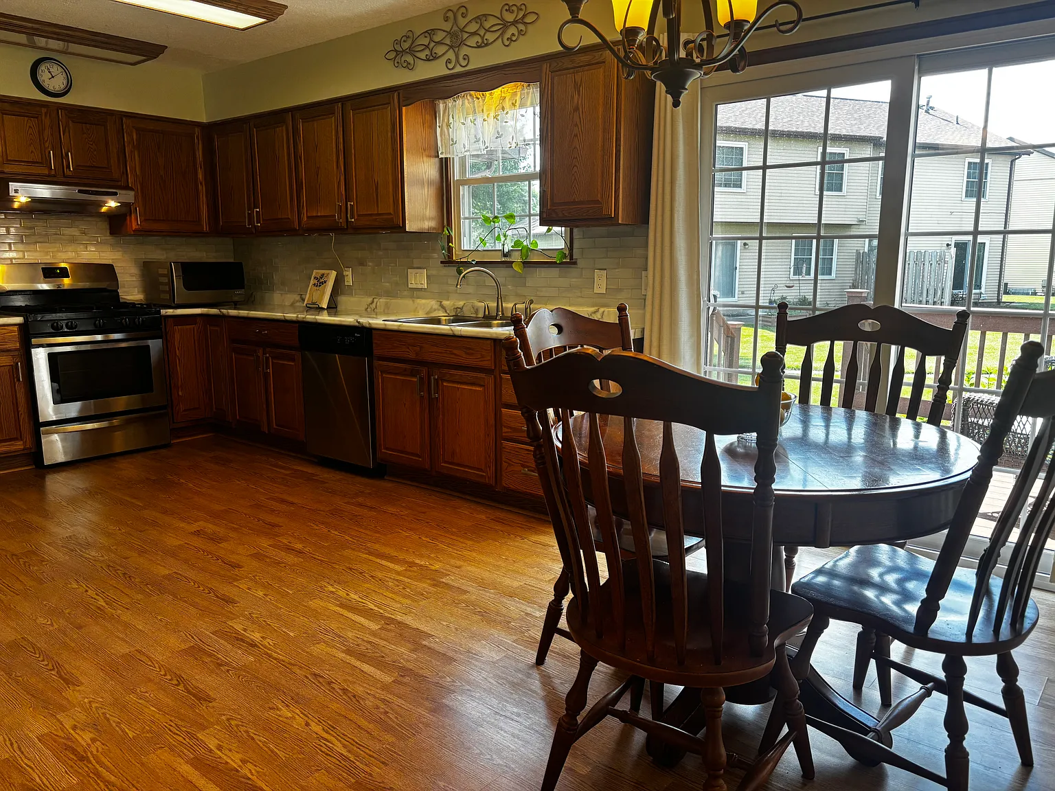 2 bed, 1176 sqft, $1,595 — Photo 2