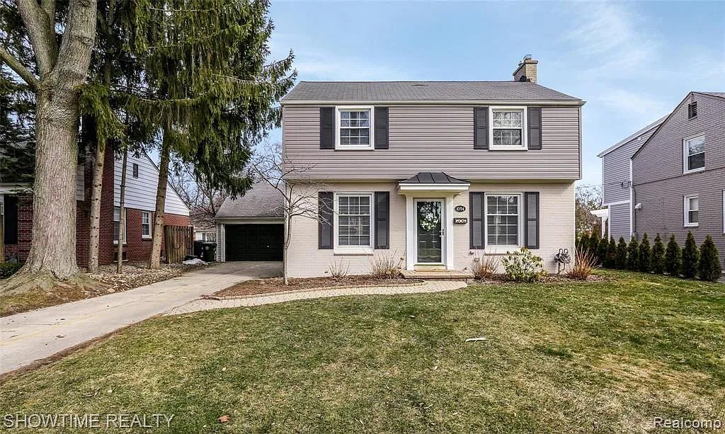 4 bed, 2.5 bath, 2051 sqft, $3,300 — Photo 3