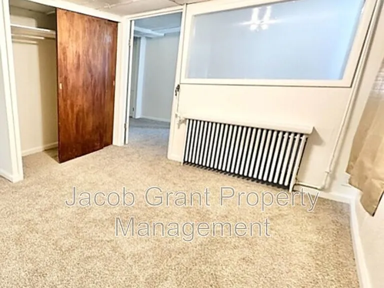 1042 S 4th Ave #B — Photo 3