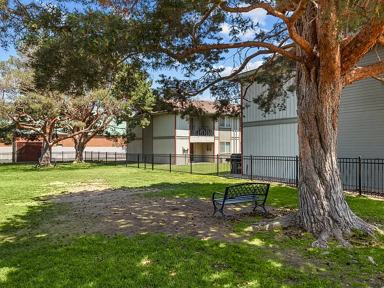 Irving Place Apartments — Photo 45