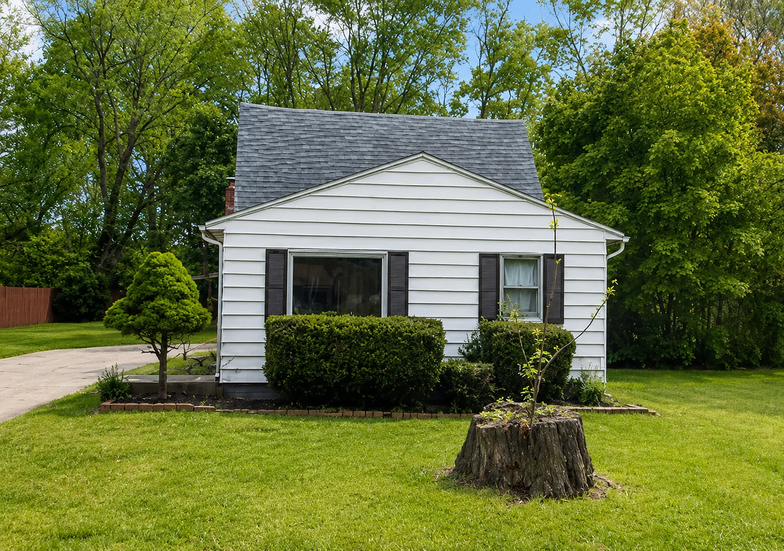 Cute, Cozy & Available Now- Section 8 accepted — Photo 1