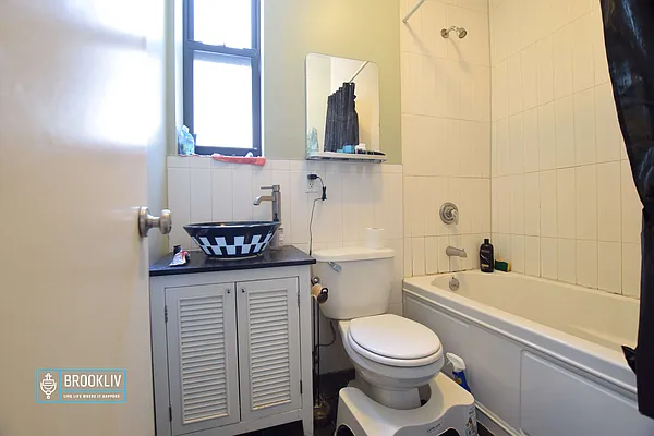 Rented by null | media 18