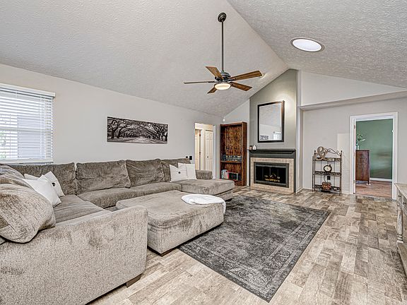 4th image of 7916 Copperfield Dr