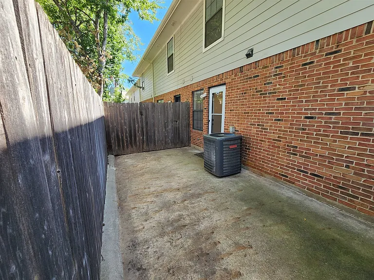 716 W Mulberry St #18 — Photo 20