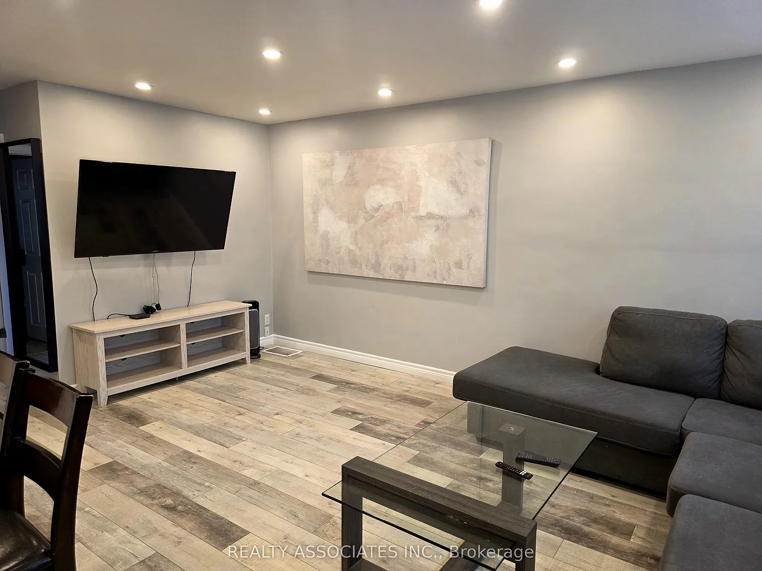6 bed, $5,800 — Photo 3