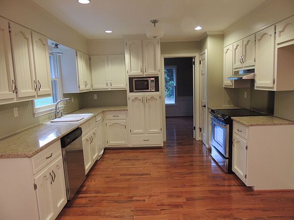 Newly updated kitchen.