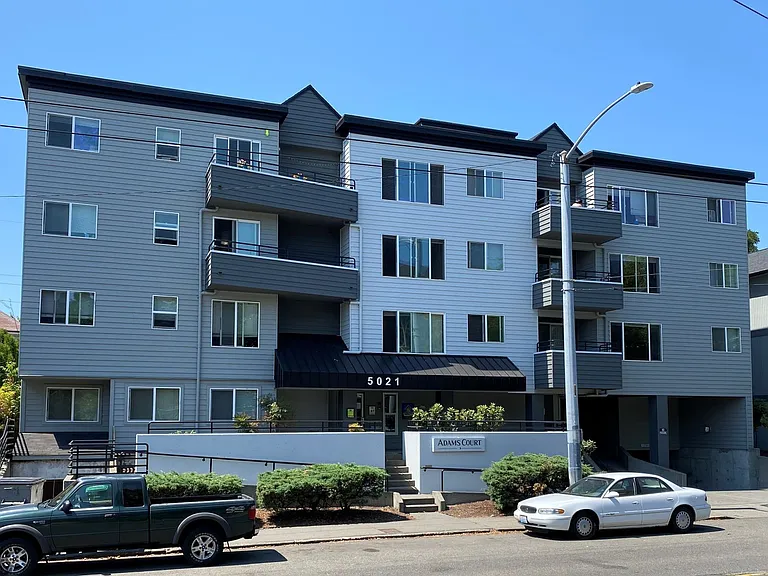 Adams Court Apartments — Photo 1
