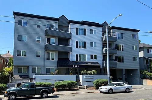Adams Court Apartments Photo 1