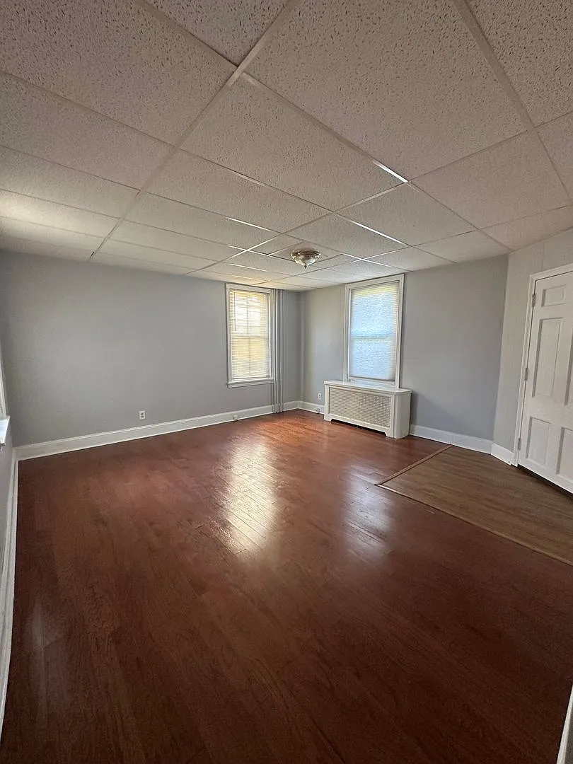 230 Sharon ave — Photo 2
