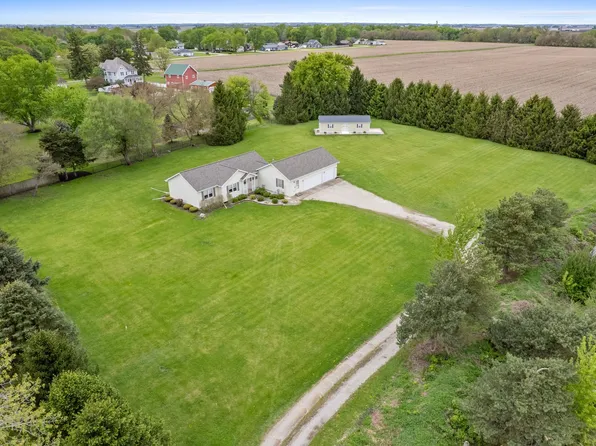 460 E Railroad Ave, Leland, IL 60531