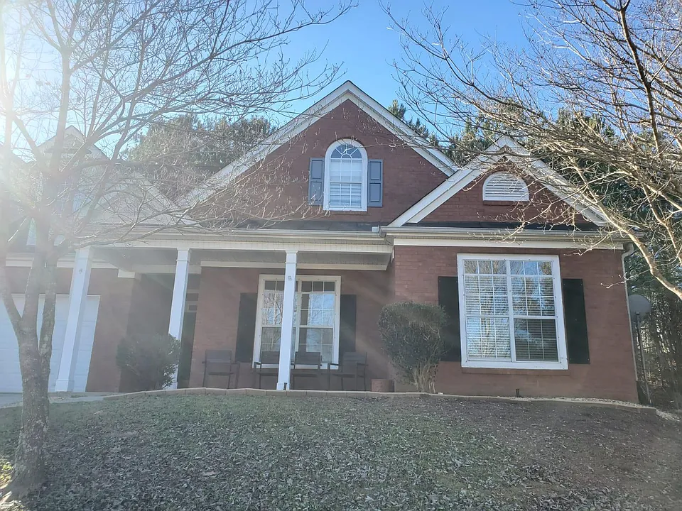 2658 Neighborhood Walk S