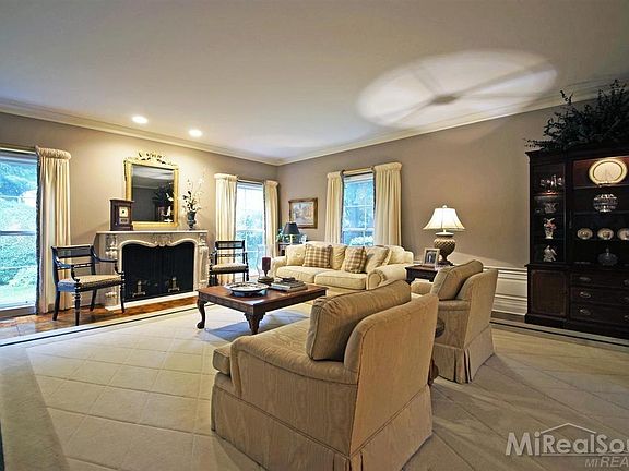 2nd image of 45 Lakecrest Ln