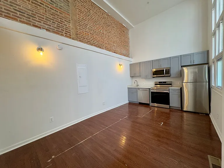 10 E Mulberry St — Photo 19