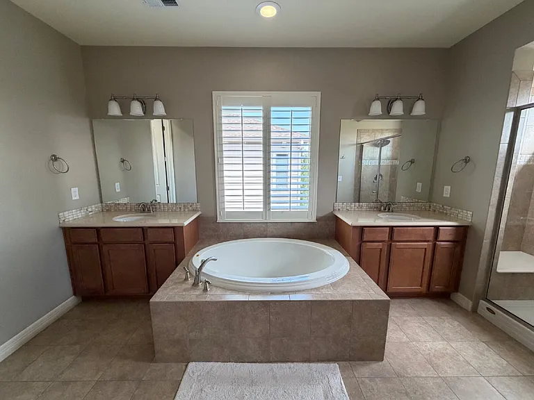 16558 Prospect Ln — Photo 11