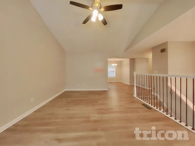 141 Fairfax Dr — Photo 3