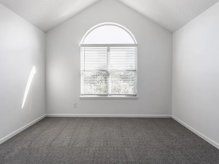 Sundance Apartments — Photo 25