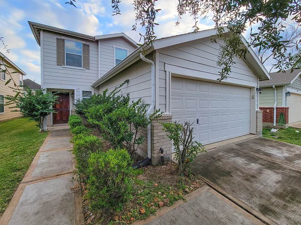 20759 Cypress Crescent Ln