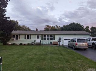 6148 Reger Dr, Lockport, NY 14094