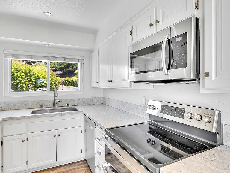 721 Calle Los Olivos — Photo 6