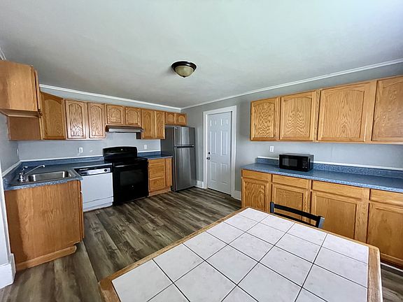 5th image of 66 Groton Ave #2