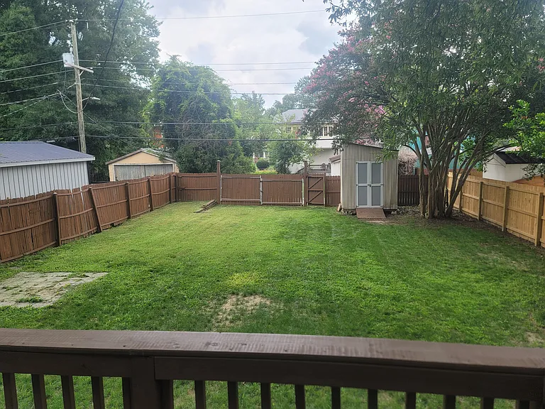 3207 Woodrow Ave — Photo 4