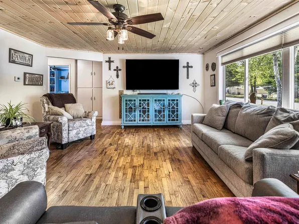 408 Beech St, Houghton Lake, MI 48629