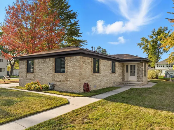 2037 W Park Dr, Algonac, MI 48001