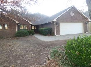 9972 SW Sudbury Rd, Yukon, OK 73099