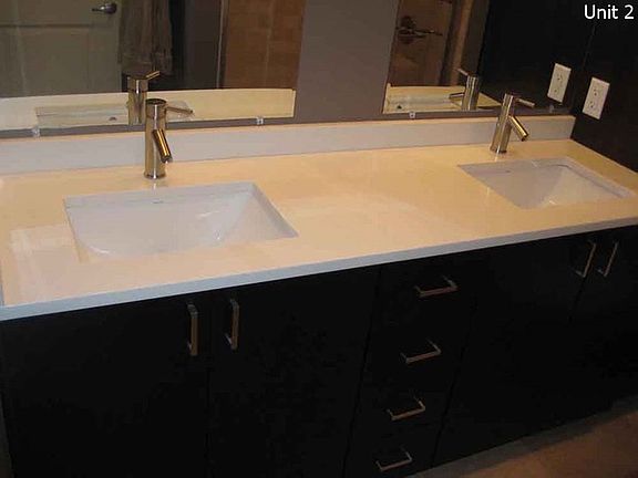 4th image of 1523 N Wood St #2
