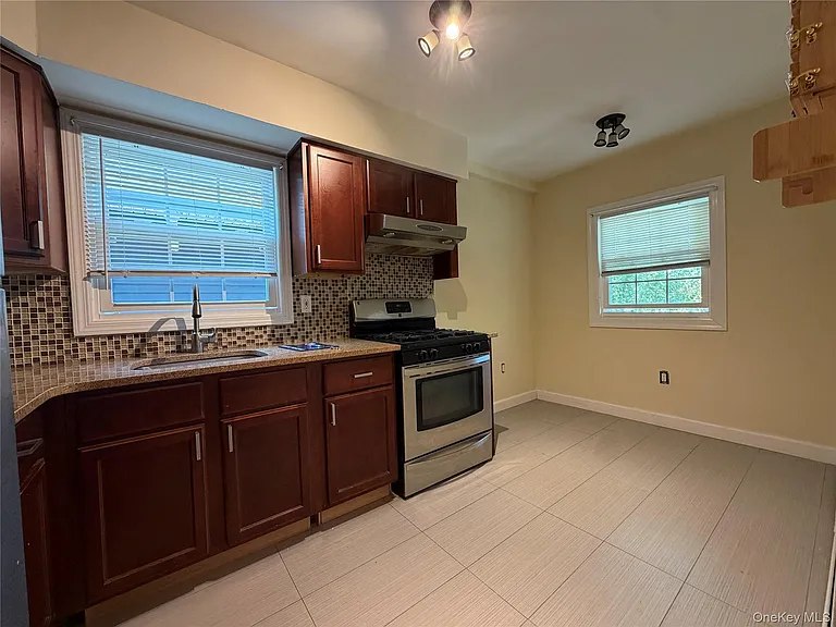 422 E Chester St #2 — Photo 8