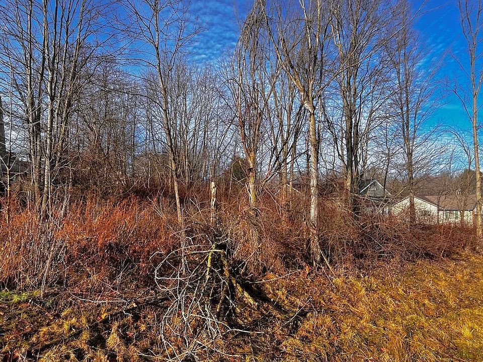 2nd image of 867 Fairway Dr