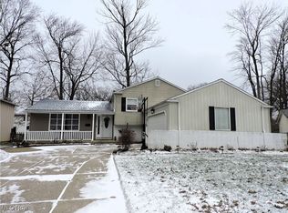 940 Bennett Dr, Elyria, OH 44035