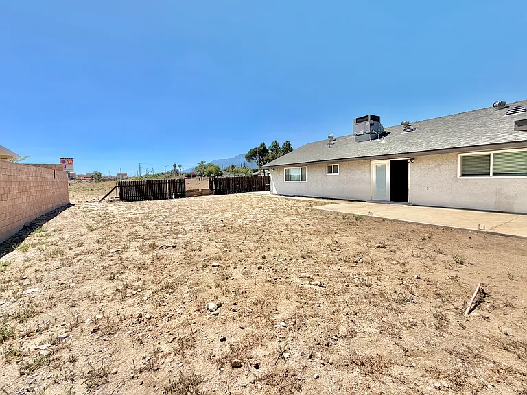 1017 W Casmalia St — Photo 30