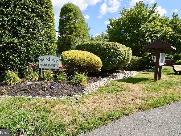 340 Woodlake Dr — Photo 2
