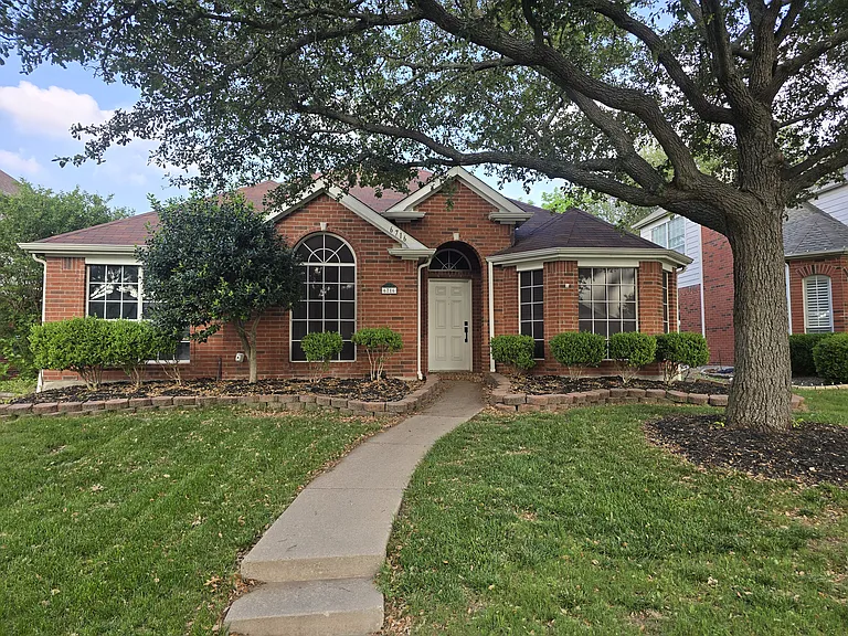 6716 Tawny Oak Dr — Photo 1