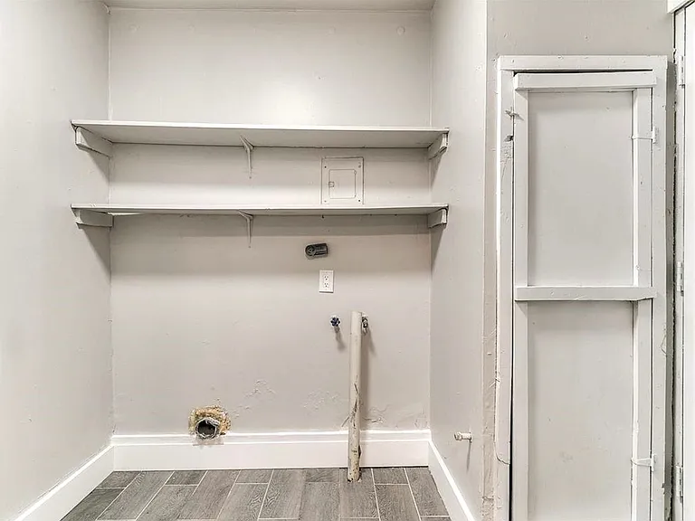 923 SW 3rd St — Photo 41