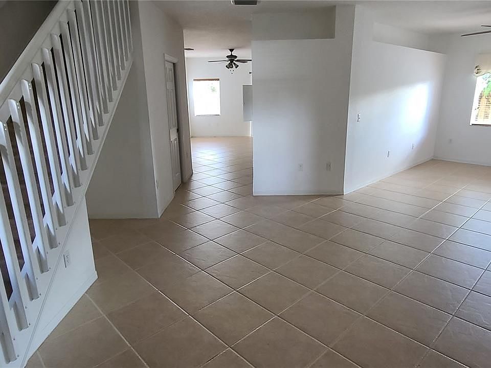 1st image of 2302 SE 24th Ave #2302