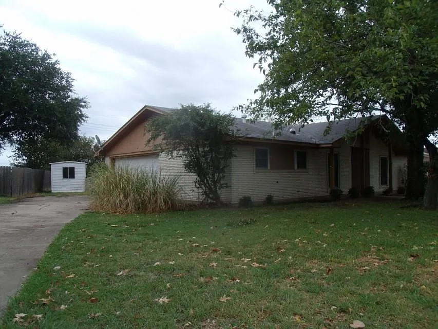 3 bed, 1816 sqft, $1,750 — Photo 2