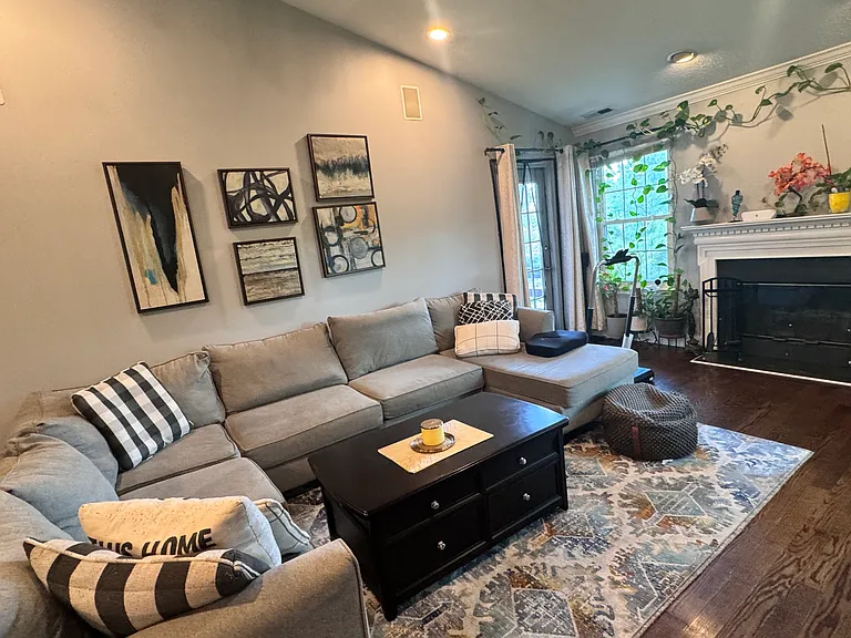 340 Danbury Ct — Photo 4