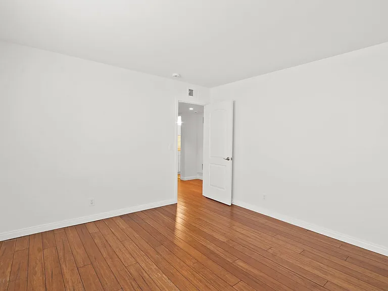 317 1/2 Heliotrope Ave — Photo 20