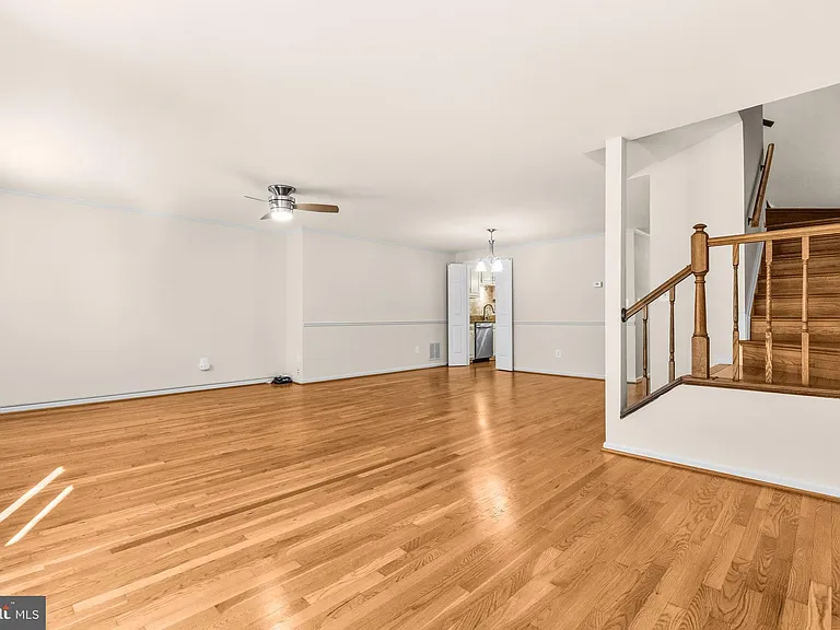 8931 Park Forest Dr — Photo 13