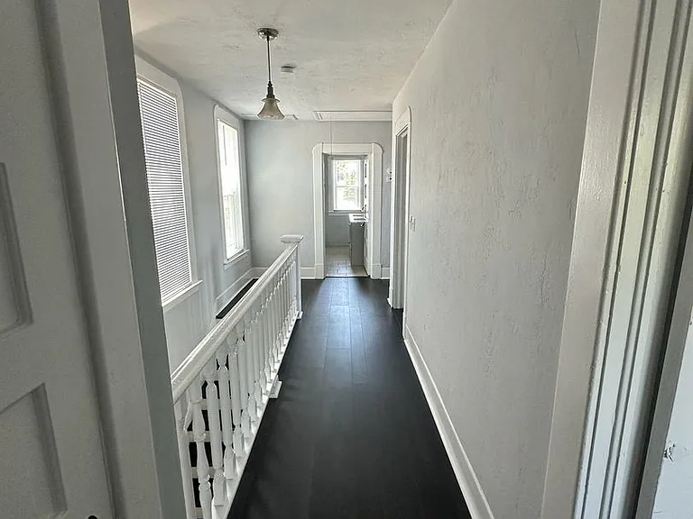 323 W Myrtle St — Photo 21
