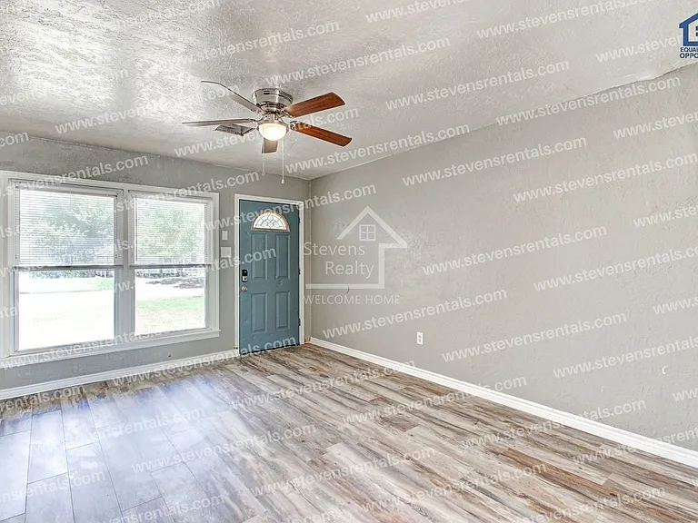 1210 NW Irwin Ave — Photo 12