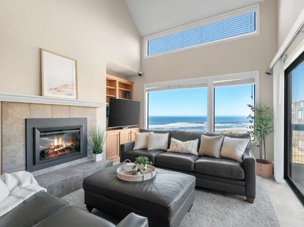 101 Shell Dr #64, Watsonville, CA 95076