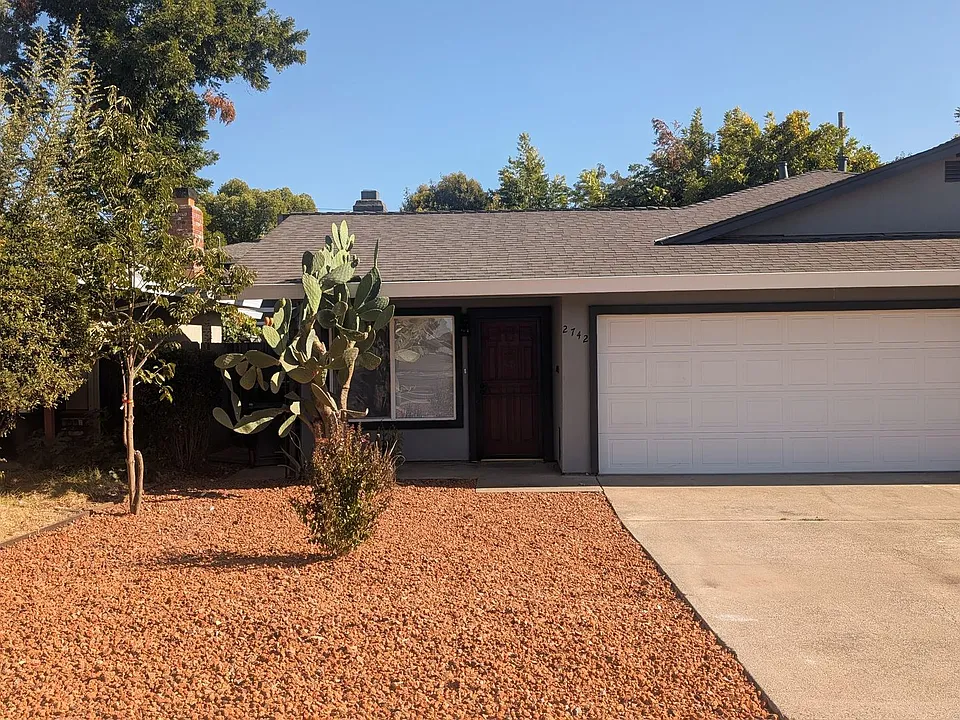 2742 Edison Ave