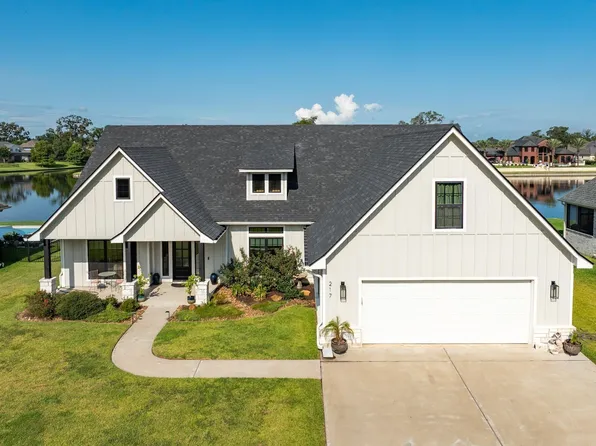 217 Arrowhead Dr, Lake Jackson, TX 77566