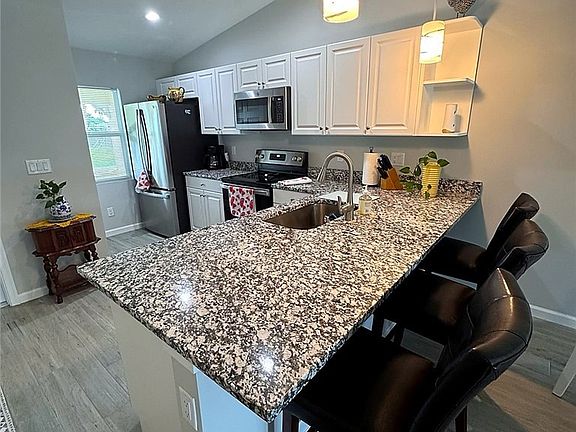 5th image of 5860 SE Normandy Ave