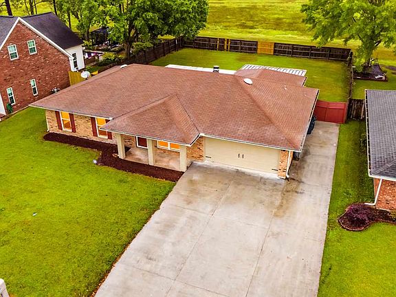 2nd image of 417 Lake Crescent Cir
