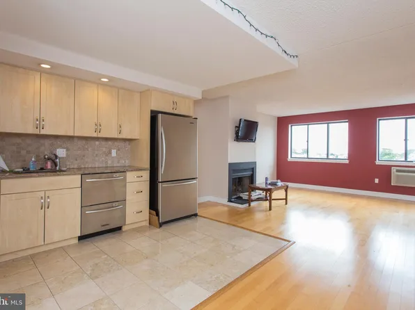 200-10 Lombard St #724, Philadelphia, PA 19147